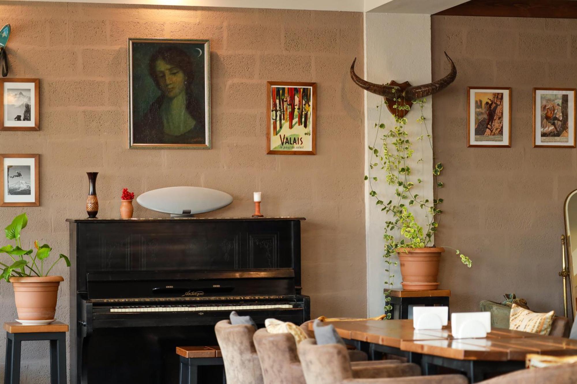 Alpine Lounge Boutique Hotel Kazbegi Extérieur photo
